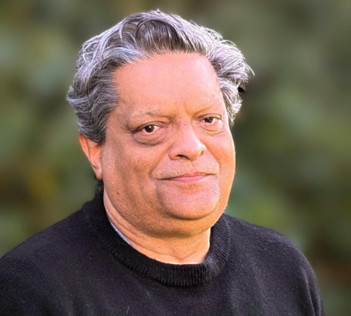 Headshot of KIngsley Jayasekera against a background of greenery.