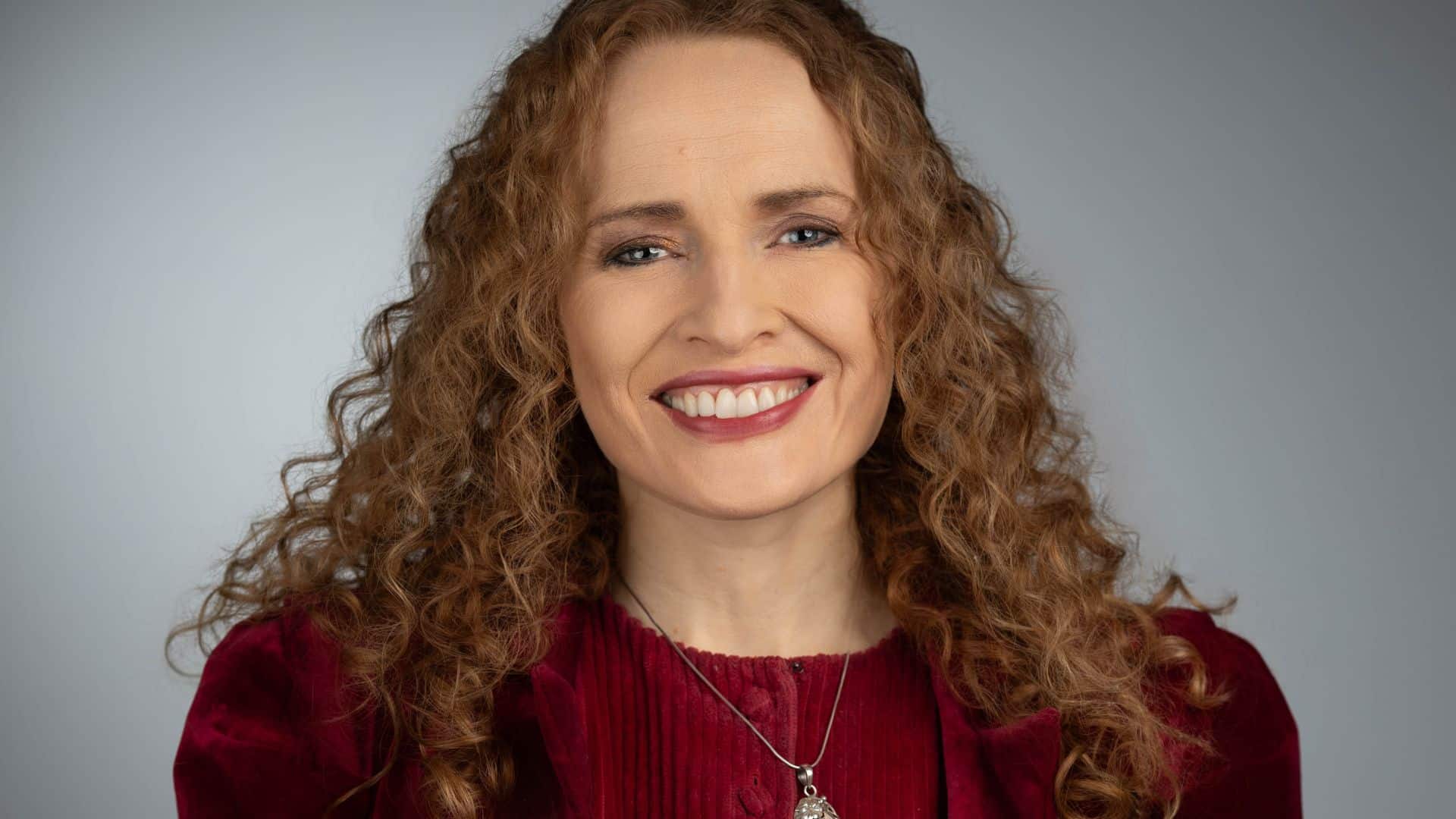 A photograph of Kate Williams.